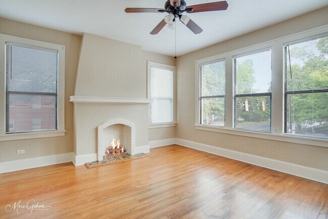 Building Photo - Two Bed One Bath South Highland Apartment