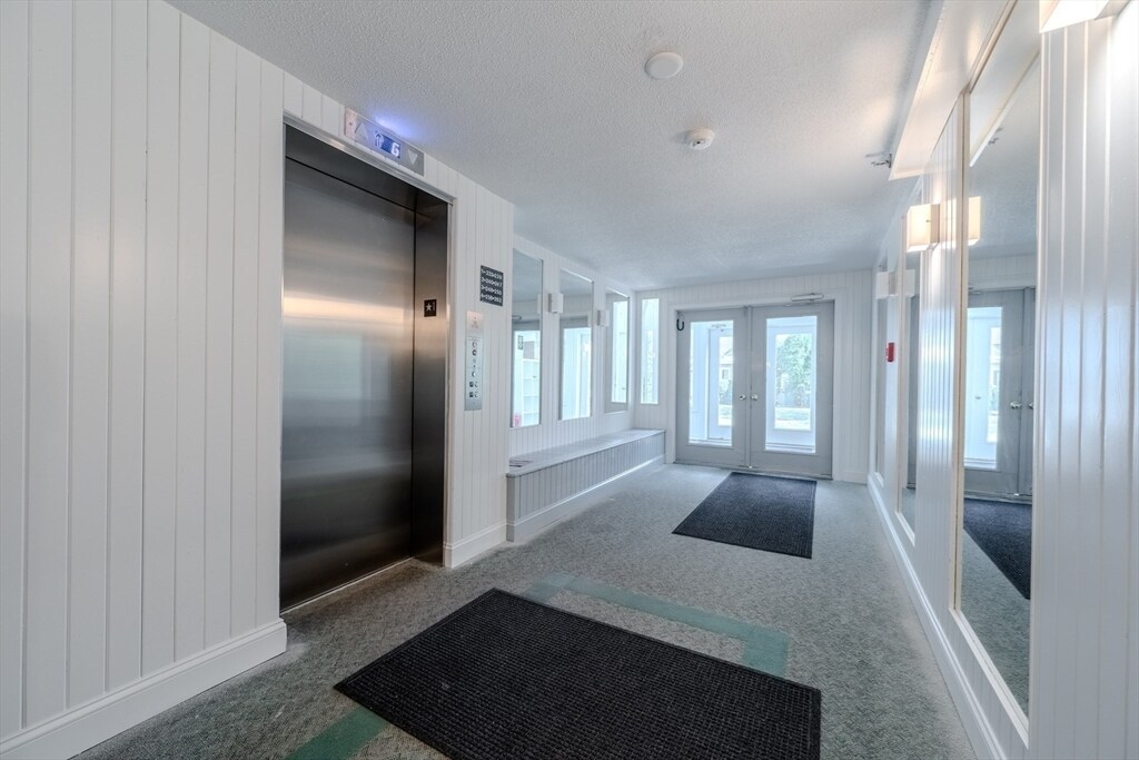 Building Photo - 255 North Rd