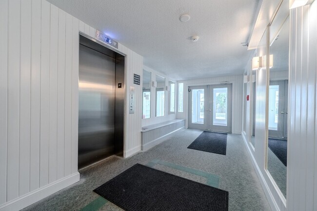 Building Photo - 255 North Rd