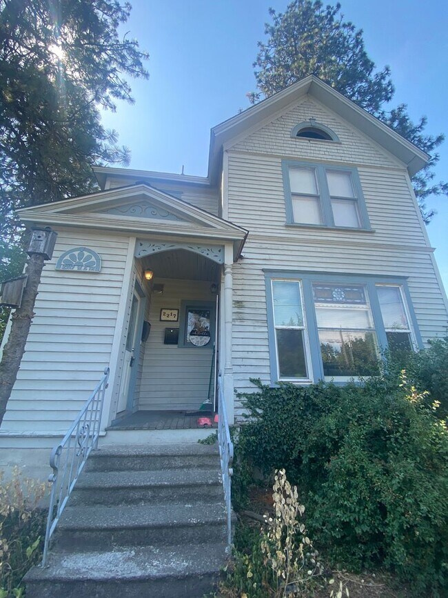Building Photo - 2217 W 5th Ave