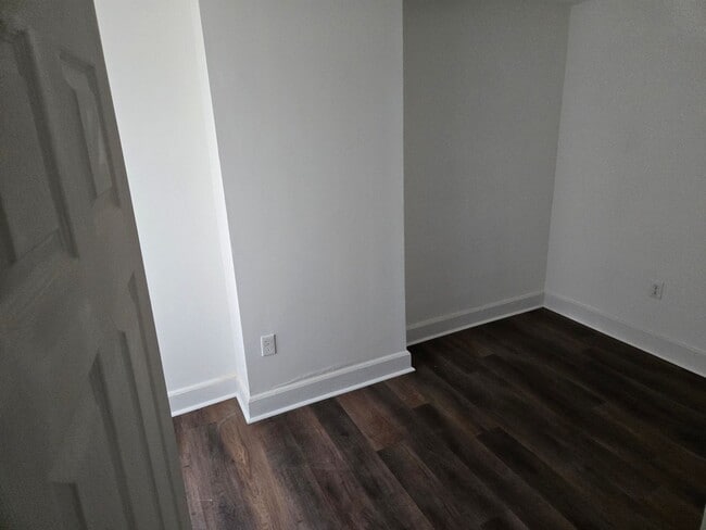 Building Photo - 3 Bedroom townhouse in Wilmington