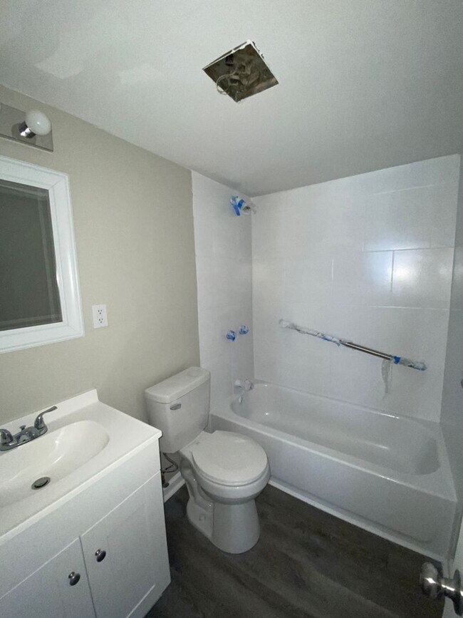 Building Photo - Newly Renovated All Electric 1 Bedroom in ...