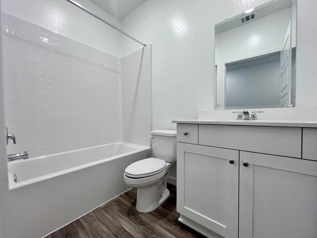 Building Photo - $3195.00 Ashlan & Highland, 5 Bedroom House - Buckingham Ave, Clovis - Solar Panels