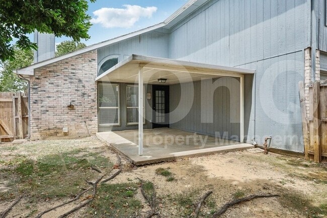Building Photo - 804 Squire Ct