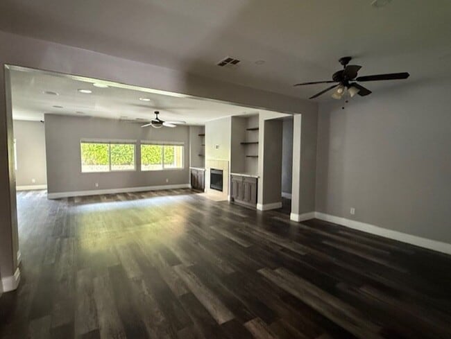 Building Photo - Home with Solar in Gated Sonora Wells