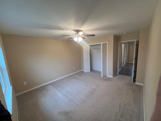 Building Photo - 3 Bedroom Duplex