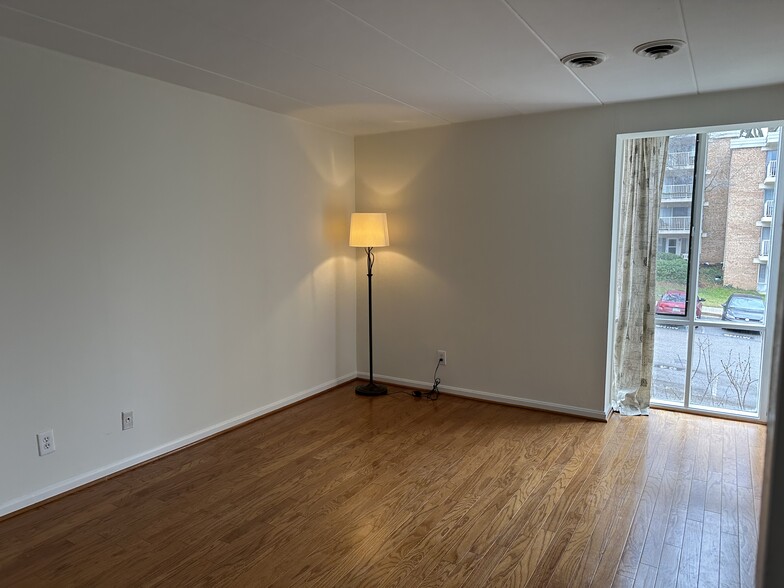 Primary bedroom with walk-in closet - 2648 Redcoat Dr