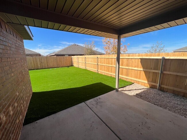 Building Photo - Rare 3 Bedroom In Frenship ISD!