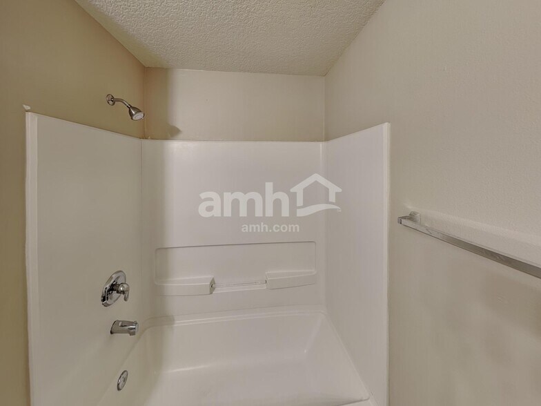 Building Photo - 7271 Wakeview Dr