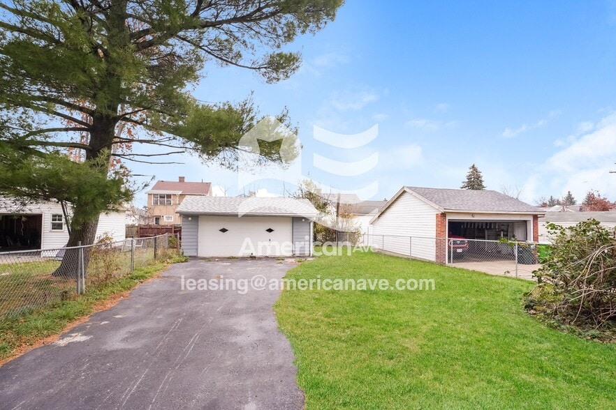 Building Photo - 10909 Park Heights Ave