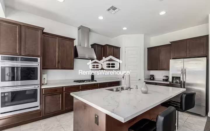 Building Photo - 8615 W Solano Dr