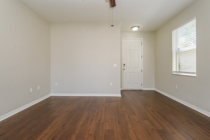 Building Photo - 9627 Maxson Dr