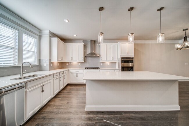Building Photo - 1363 Harris Way S