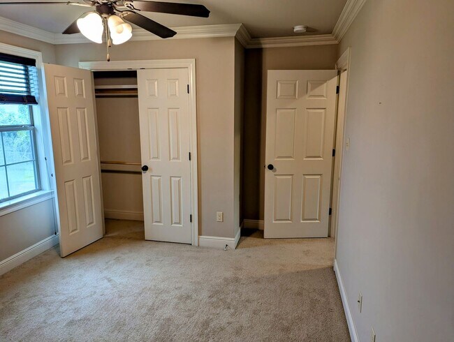 Building Photo - Luxury Awaits in Miramar!