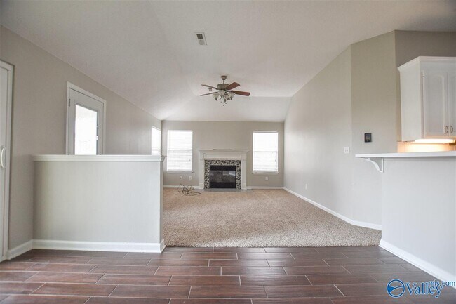 Building Photo - 2542 Bonnie Oaks Dr SW