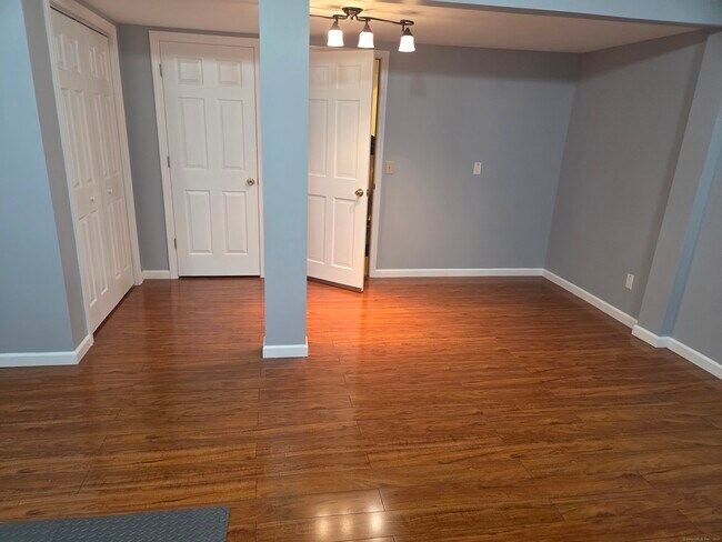 Building Photo - 55 Mill Plain Rd