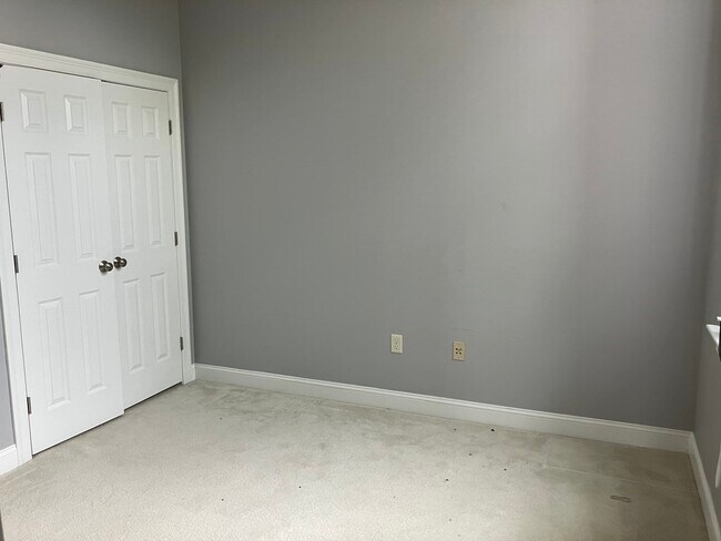 Building Photo - 215 Harvard St