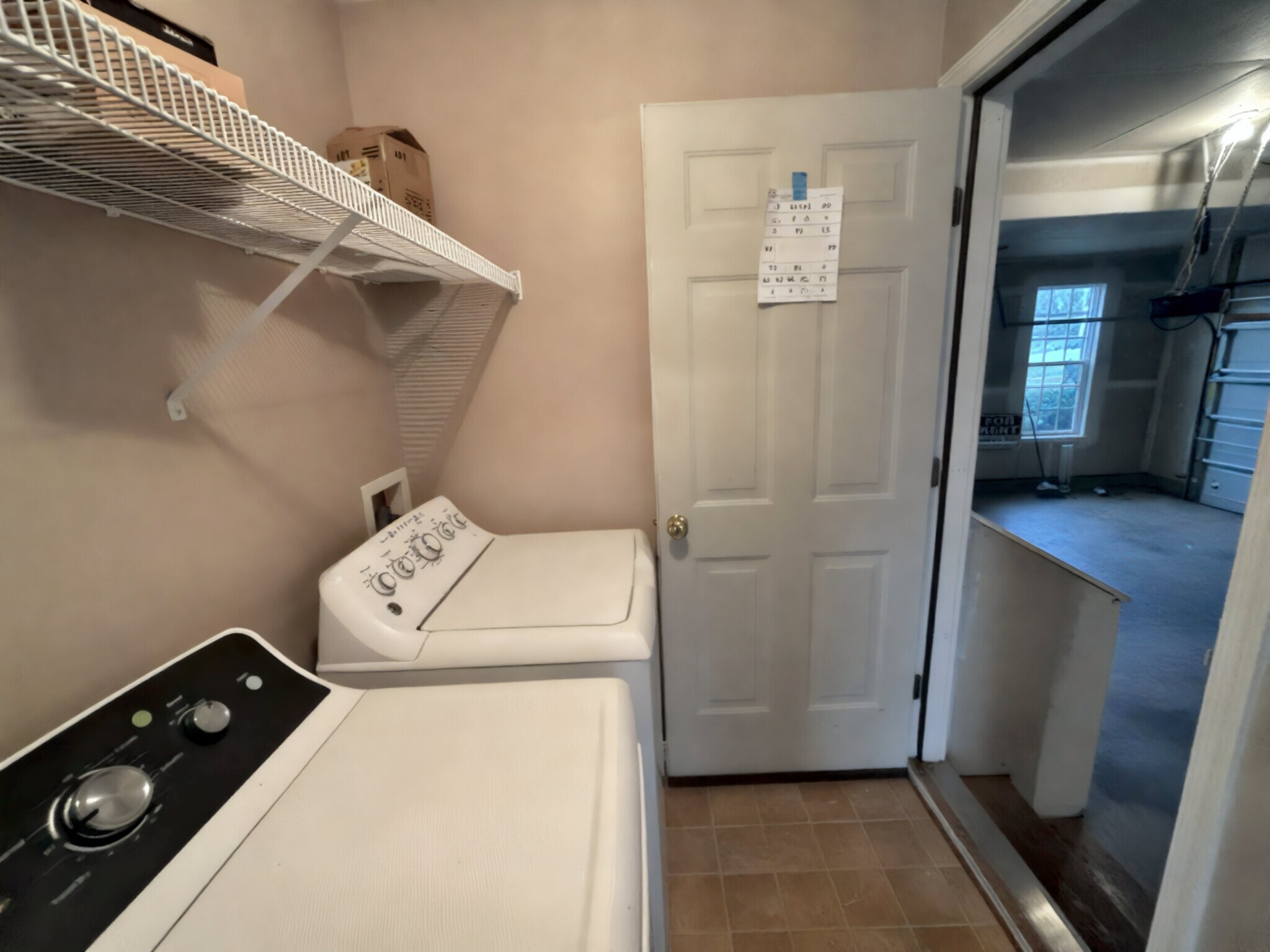 Laundary/Garage - 15024 Burgandine Ave