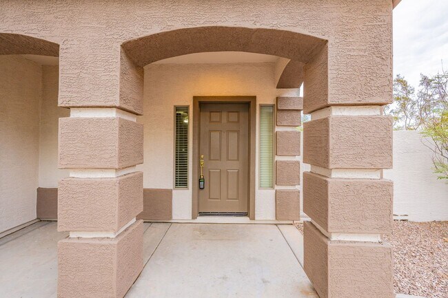 Building Photo - Three Beds & 2.5 Baths - Move Right In!