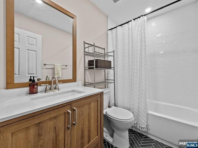 Building Photo - 17 Briarwood Ct