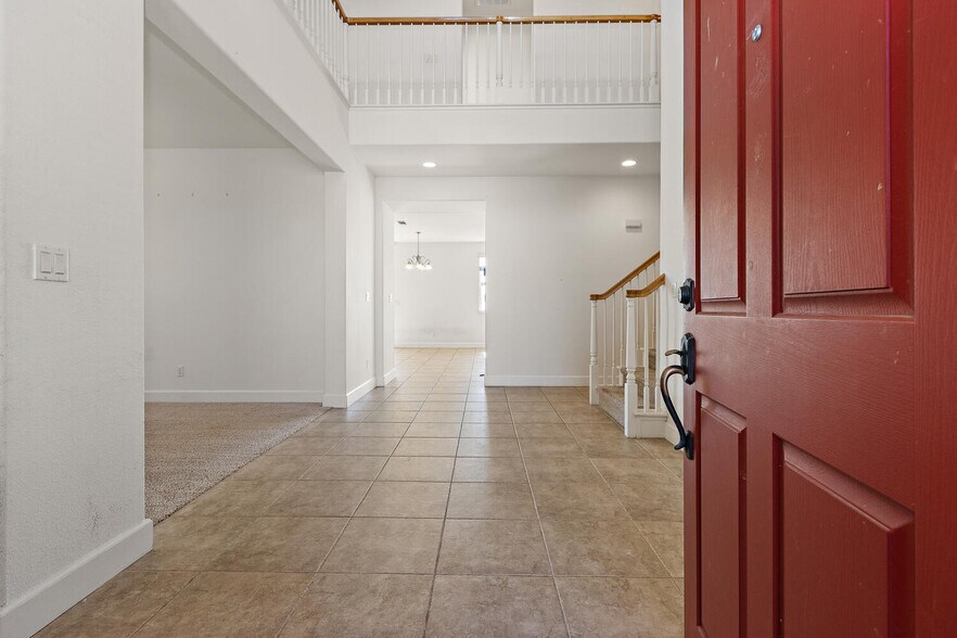 Building Photo - 460 Lansing Cir