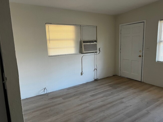 Building Photo - Duplex near Bumby/Michigan