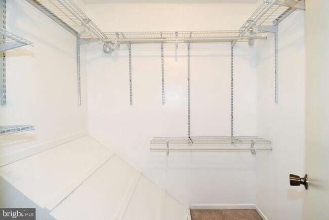 Building Photo - 2304 Hunters Square Ct