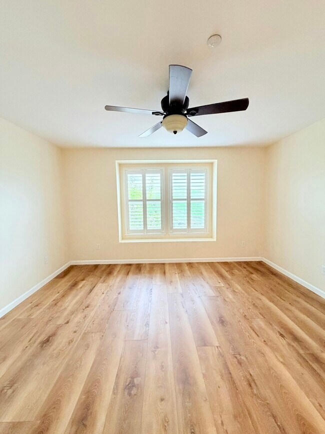 Building Photo - 6353 Byron Ln