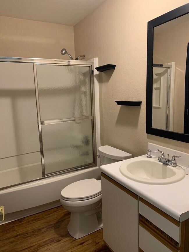 Building Photo - Move-In Special: 2 Weeks Free! Spacious 3 Bed, 1.5 Bath Apartment in Longmont