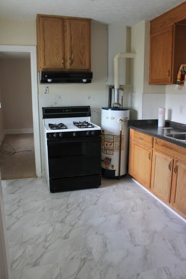 Building Photo - Updated 3 Bed and 1 Bath
