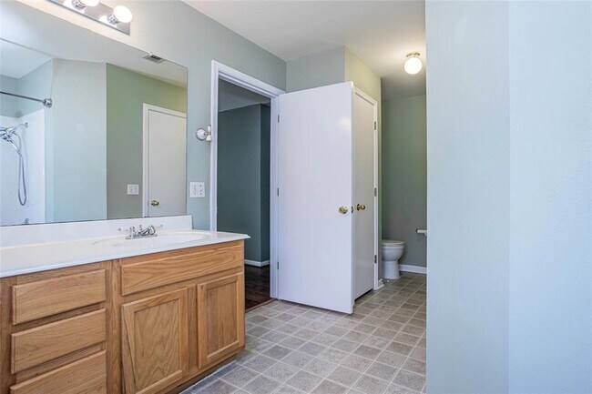 Building Photo - 814 Lantana Dr