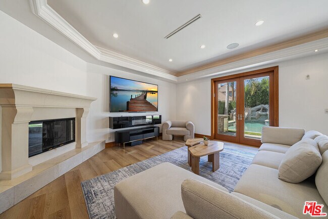 Building Photo - 9033 Cresta Dr