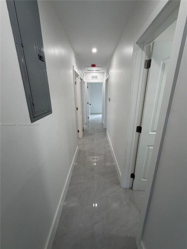 Building Photo - 15920 NW 17th Ct