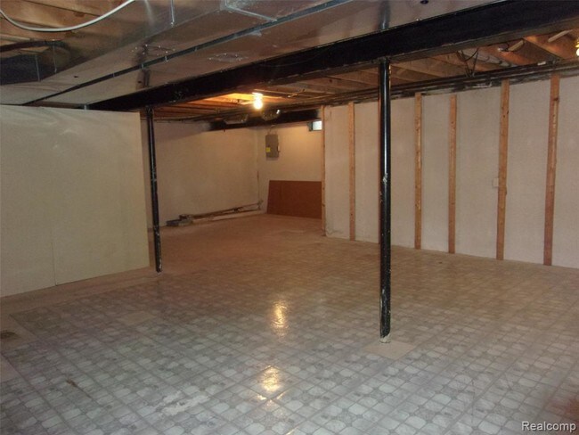 Building Photo - 21749 Lincoln Dr