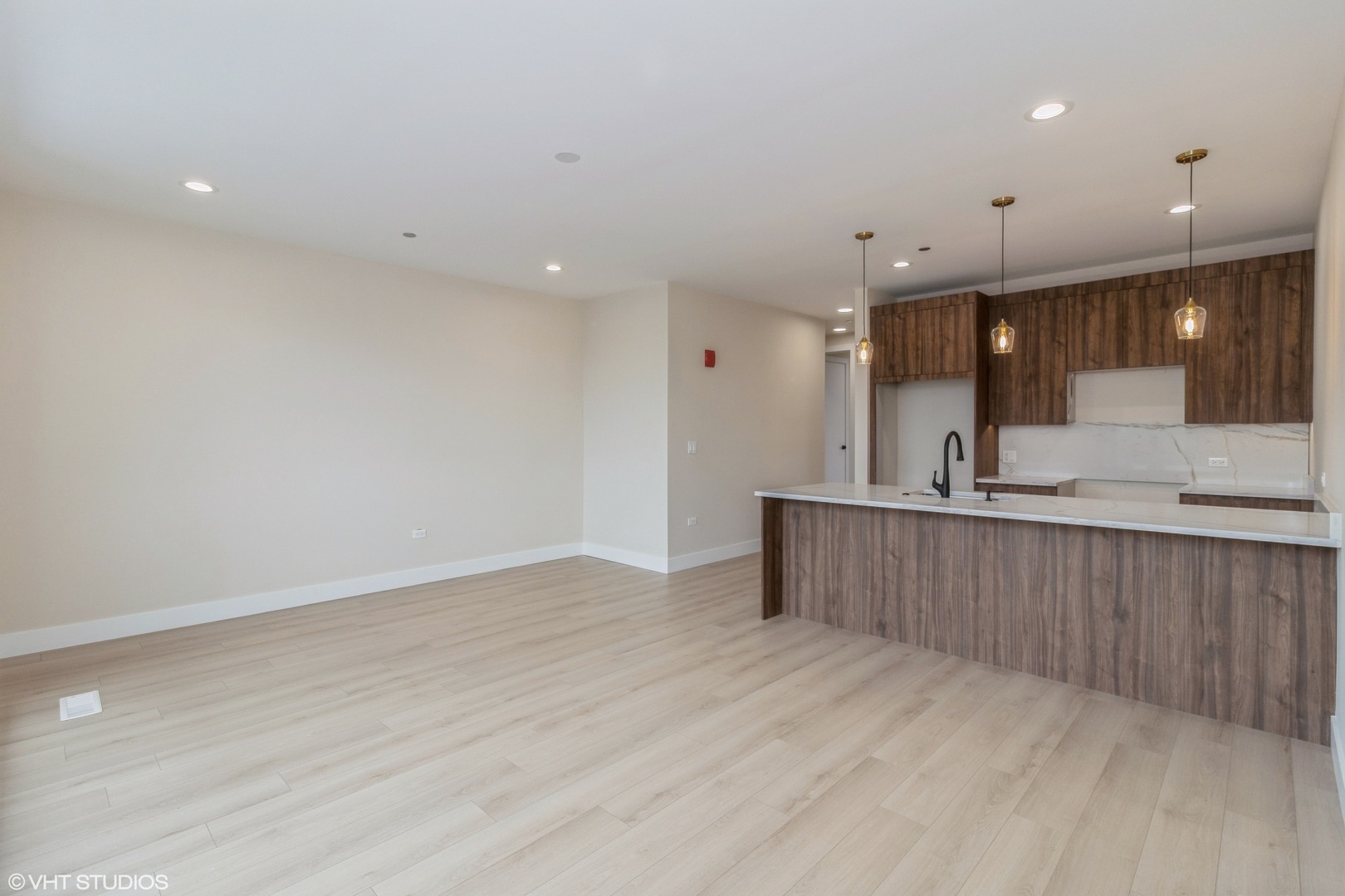 Building Photo - 3045 W Irving Park Rd