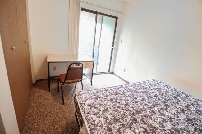 Interior Photo - 506 W Elm St