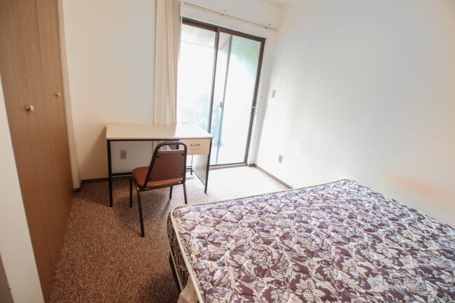 Interior Photo - 506 W Elm