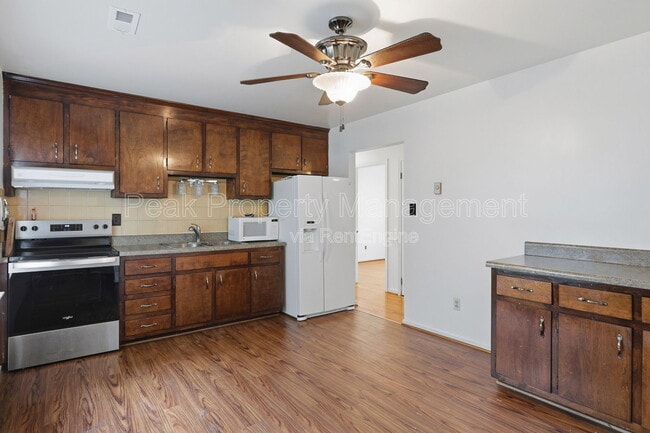Building Photo - 3322 Woodrow Ave