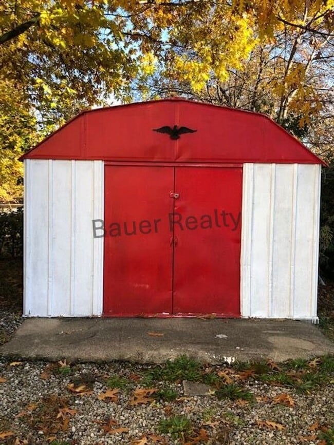 Building Photo - 3 Bedroom single family home