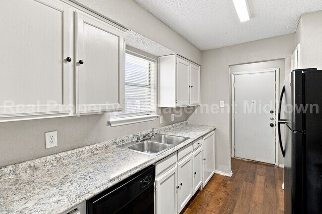 Building Photo - 2427 Indigo Ln