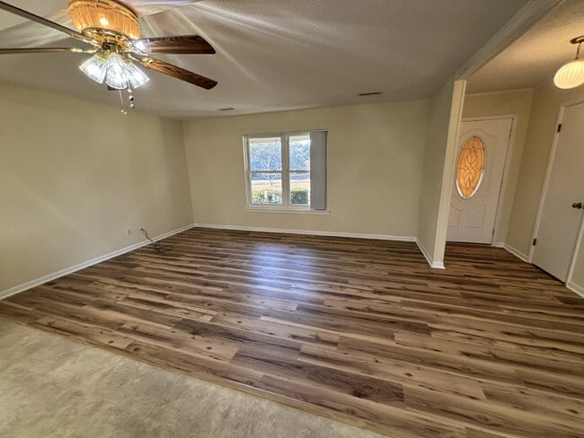 Building Photo - 761 Bob Hall Rd