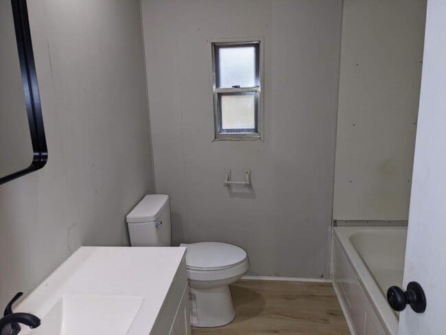 Building Photo - 12100 Lullingstone Rd