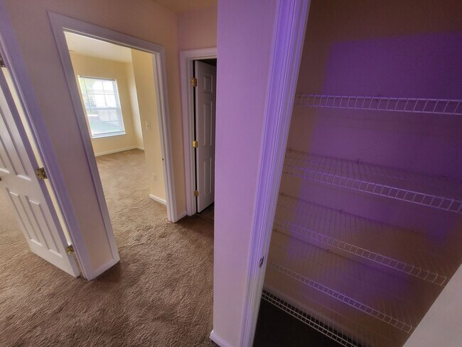 Building Photo - Beautiful modern 3bed/2.5ba townhouse!