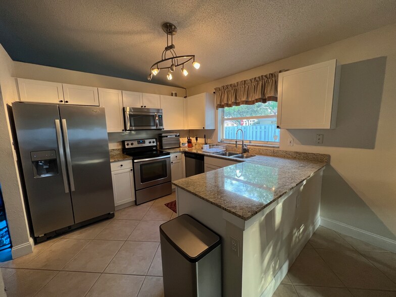 Building Photo - 6053 NW 45th Ave