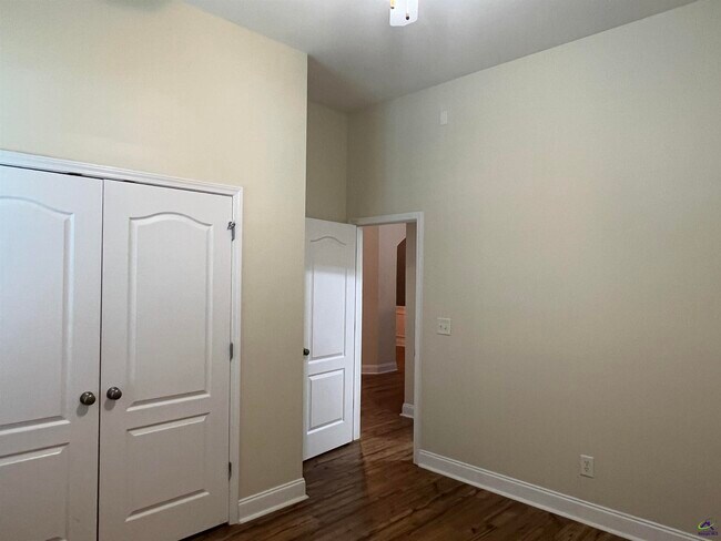 Building Photo - 644 Ivy Brook Way