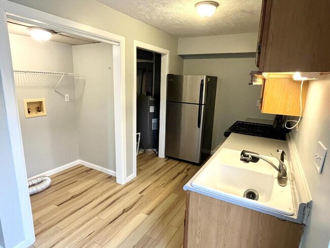 Building Photo - 69 Linden Ave