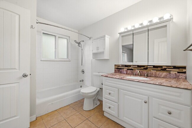 Building Photo - $1,895.95, 3-bed, 2-bath, located in Colorado Springs with Central AC.