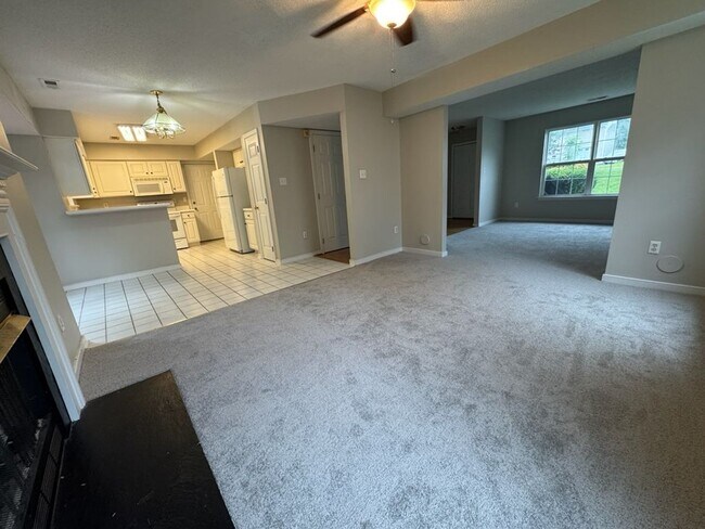Building Photo - Beautiful two story home in the Ashbrook C...