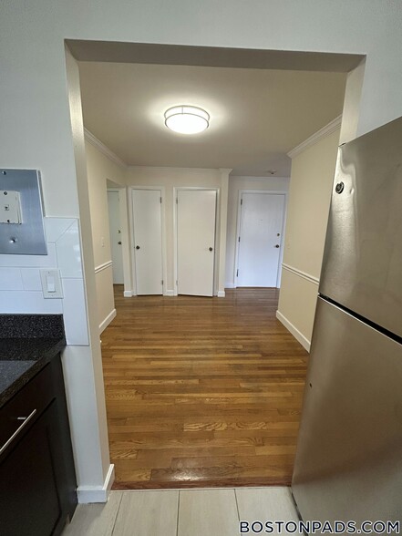 Building Photo - 7 Captain Parker Arms