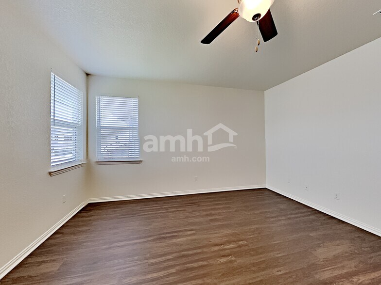 Building Photo - 2721 Wolfcreek